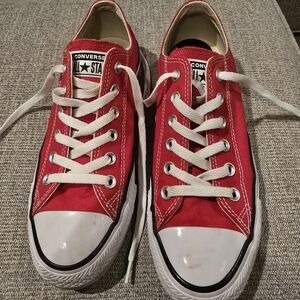 Women's red Converse sneakers size 8 good condition